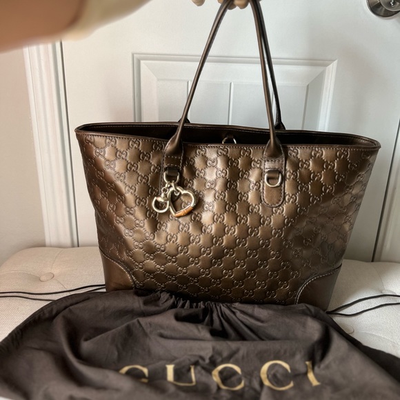 Gucci Handbags - AUTHENTIC GUCCI LARGE TOTE